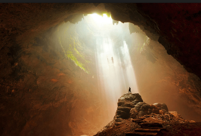 Gua Eksotis di Indonesia yang Wajib Masuk Daftar Petualangan Anda