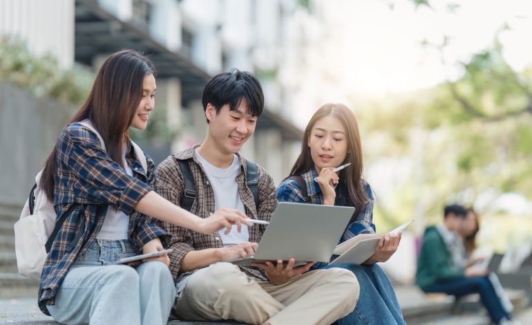 Fashion Kampus 2025 yang Bikin OOTD Makin Ikonik