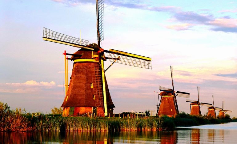 Dari Amsterdam hingga Desa Nelayan Volendam