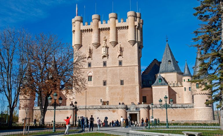 Tempat Wisata di Spanyol yang Menawarkan Perpaduan Sejarah dan Modernitas